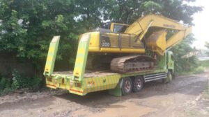sewa truk flat bed